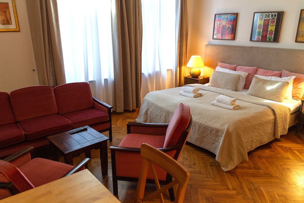 Lounge Apartments