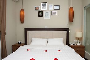 Golden Moon Suite Hotel