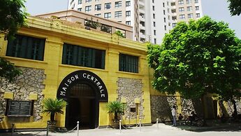 Golden Moon Suite Hotel