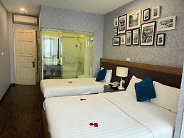 Golden Moon Suite Hotel
