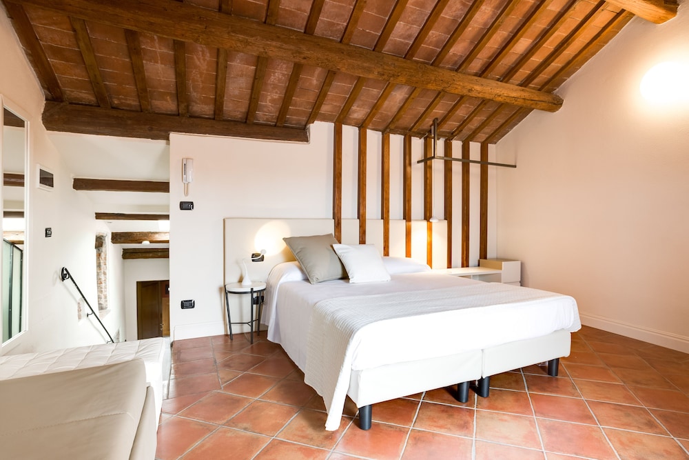 Ferrara Rooms