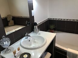 The Crown Guesthouse