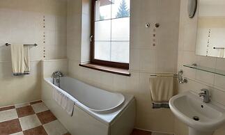 Hotel Ostrov Garni