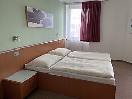 Hotel Ostrov Garni