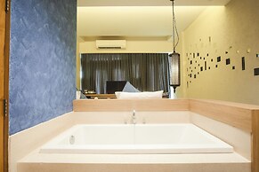 Tapae Gate Villa