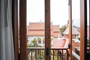 Tapae Gate Villa
