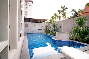 Tapae Gate Villa