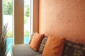 Tapae Gate Villa