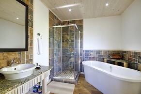 Monzi Safari Lodge