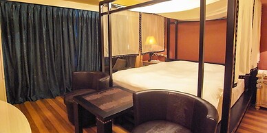 V Hotel - Adults Only