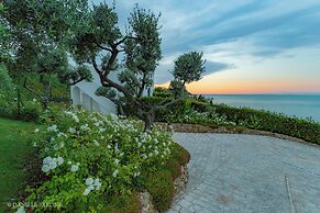 Baia Delphis Resort