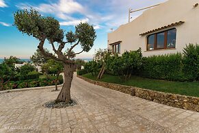 Baia Delphis Resort
