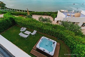 Baia Delphis Resort