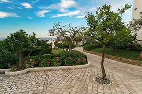 Baia Delphis Resort