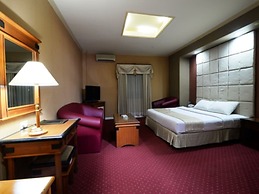 Puri Jaya Hotel