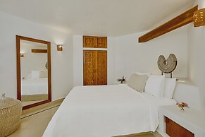 La Villa Luz Adults Only