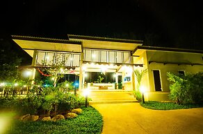 Chomphu Resort Khaolak