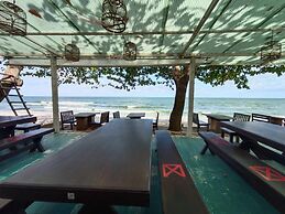 Khanom Golden Beach Hotel