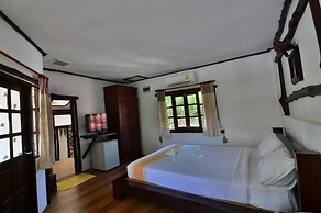 Alongkot Beach Resort Khanom