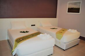 B Square Hotel