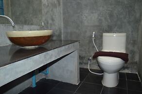 B Square Hotel