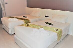 B Square Hotel