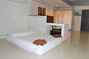 B Square Hotel