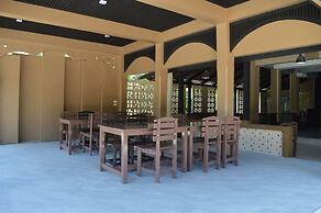 B Square Hotel