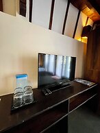 Oceans 5 Dive Resort