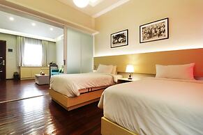 Pejaten Valley Residence