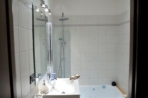 Aquarius Inn