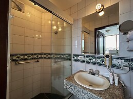 Stanford Suites Hotel
