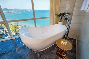 Diamond Bay Hotel