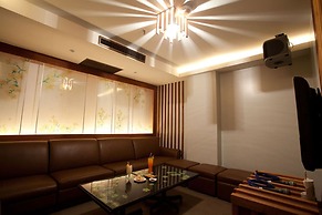 Ploy Palace Hotel