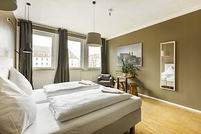 Five Reasons Hotel & Hostel