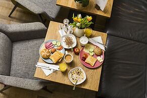 Five Reasons Hotel & Hostel