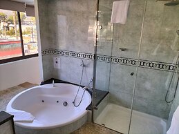 Hotel 153