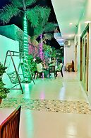 Halona Hotel