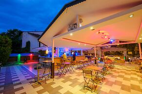 Selen Hotel Icmeler