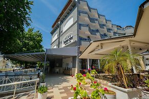 Selen Hotel Icmeler