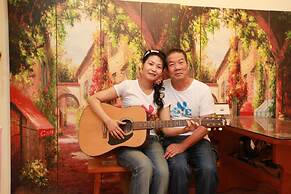 Love in Pearl Hostel