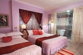 Love in Pearl Hostel