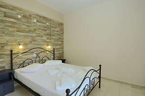 Albatros Studios & Apartments
