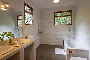 Mount Meru Game Lodge