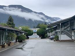 Slumber Lodge Motel