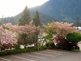 Slumber Lodge Motel