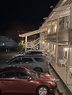 Slumber Lodge Motel