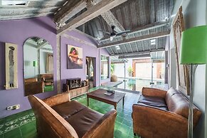 Villa West