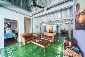Villa West