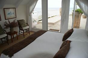 The Pink Lodge on the Beach